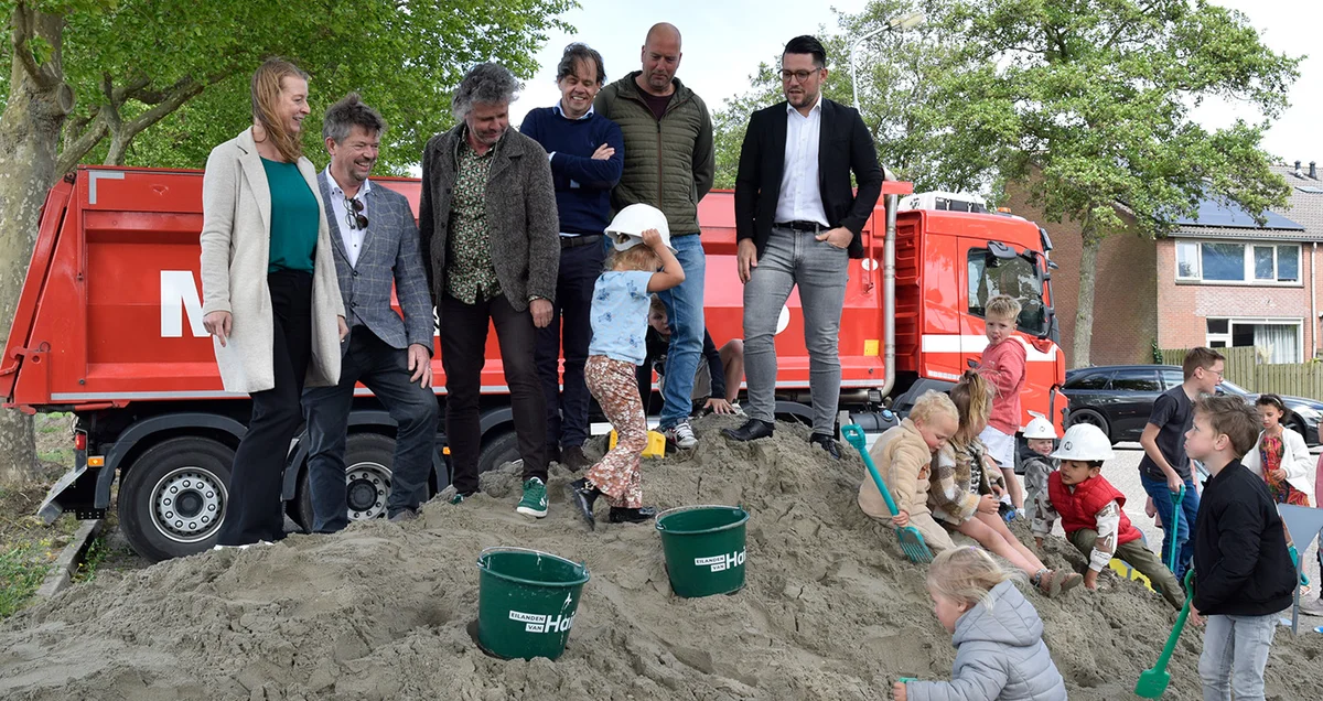 Terugblik: Voetjes in het zand - bouwstart en zandfeest voor de buurt